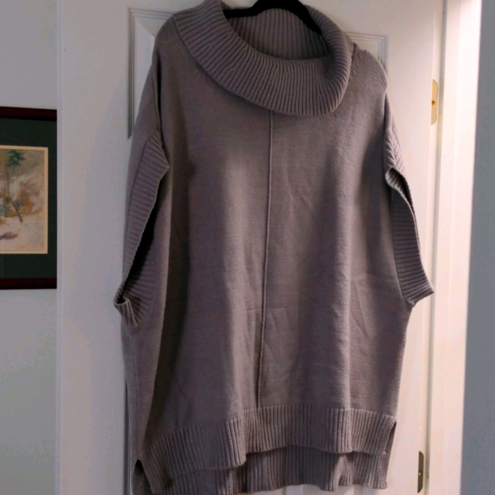 Joan Bass New York Must Grey Sleeveles